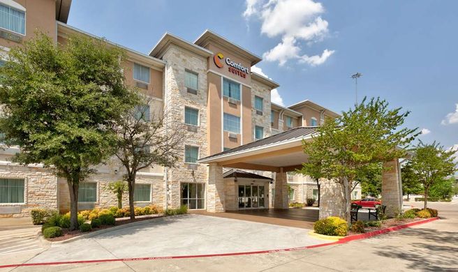 Comfort Suites Arlington Exterior