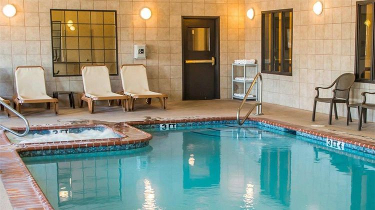 Sleep Inn & Suites at Six Flags Pool