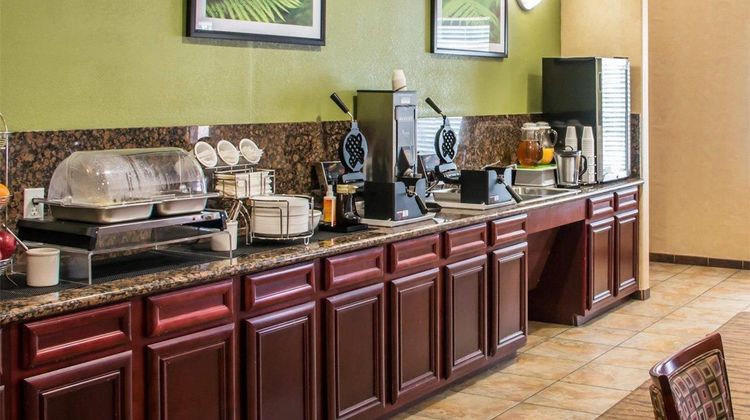 Sleep Inn & Suites at Six Flags Restaurant