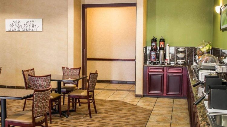 Sleep Inn & Suites at Six Flags Restaurant