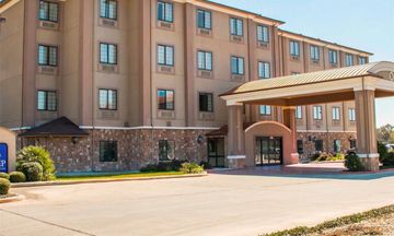 Sleep Inn & Suites at Six Flags