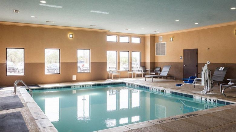 <b>Comfort Suites Pool</b>. Images powered by <a href="https://iceportal.shijigroup.com/" title="IcePortal" target="_blank">IcePortal</a>.