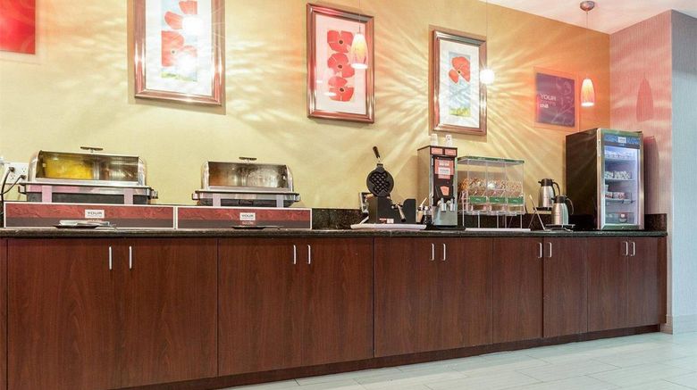 <b>Comfort Suites Restaurant</b>. Images powered by <a href="https://iceportal.shijigroup.com/" title="IcePortal" target="_blank">IcePortal</a>.