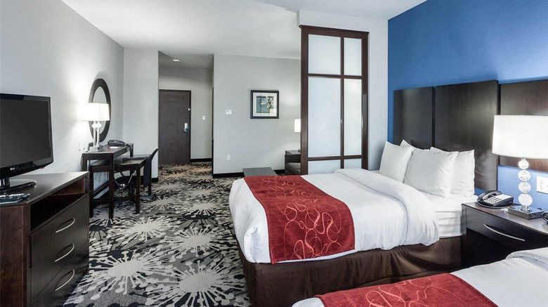 <b>Comfort Suites Suite</b>. Images powered by <a href="https://iceportal.shijigroup.com/" title="IcePortal" target="_blank">IcePortal</a>.