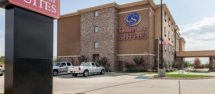 Comfort Suites Exterior