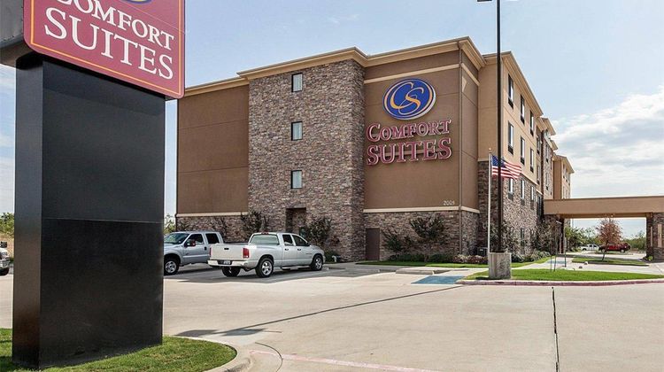 Comfort Suites Exterior