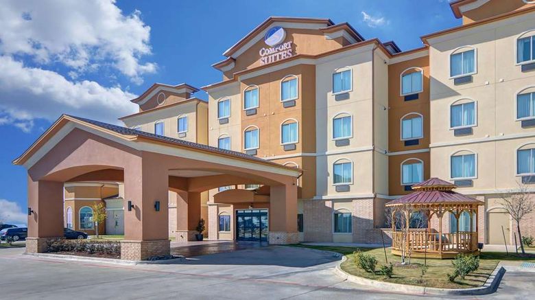 <b>Comfort Suites at Lake Worth Exterior</b>. Images powered by <a href="https://iceportal.shijigroup.com/" title="IcePortal" target="_blank">IcePortal</a>.