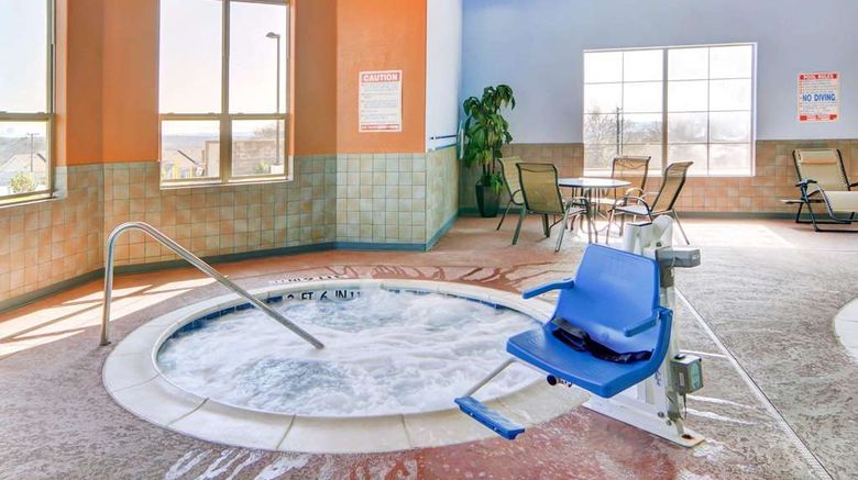<b>Comfort Suites at Lake Worth Pool</b>. Images powered by <a href="https://iceportal.shijigroup.com/" title="IcePortal" target="_blank">IcePortal</a>.