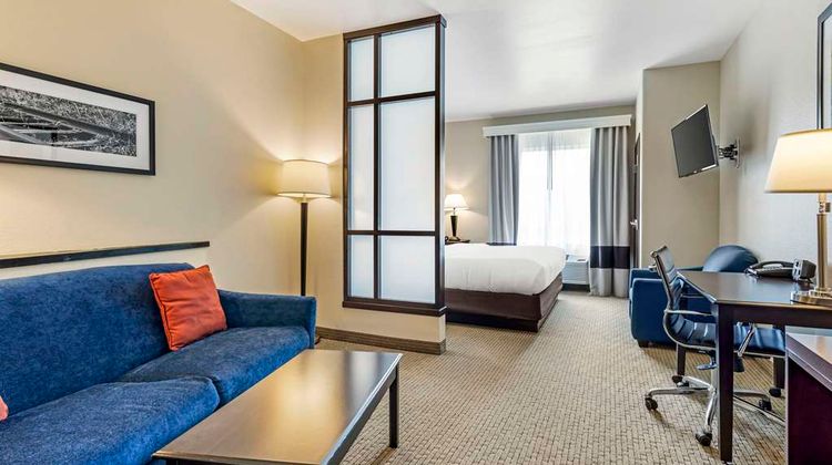 Comfort Suites Palestine Suite
