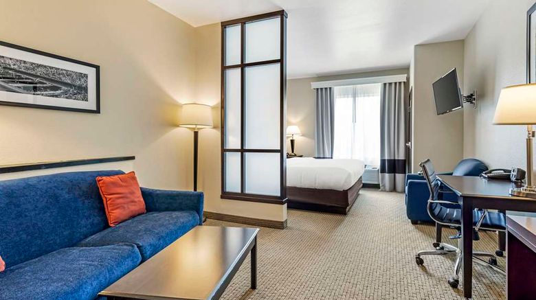 <b>Comfort Suites Palestine Suite</b>. Images powered by <a href="https://iceportal.shijigroup.com/" title="IcePortal" target="_blank">IcePortal</a>.