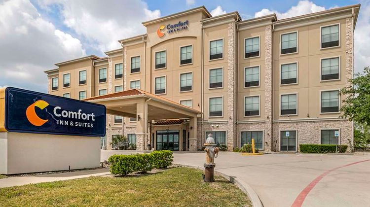 Comfort Inn and Suites Fort Worth Exterior