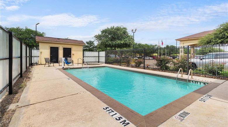 <b>Sleep Inn & Suites Bush Intercontinental Pool</b>. Images powered by <a href="https://iceportal.shijigroup.com/" title="IcePortal" target="_blank">IcePortal</a>.