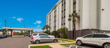 Quality Inn Houston East I-10 Exterior