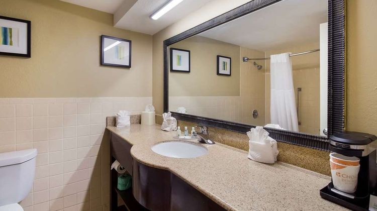 Quality Inn Houston East I-10 Room