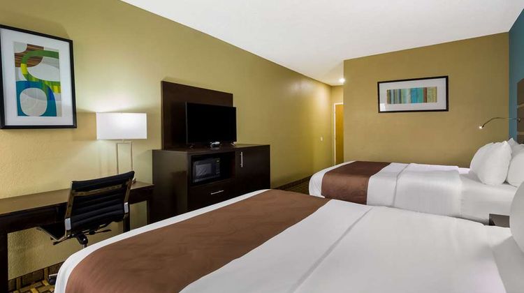 Quality Inn Houston East I-10 Room