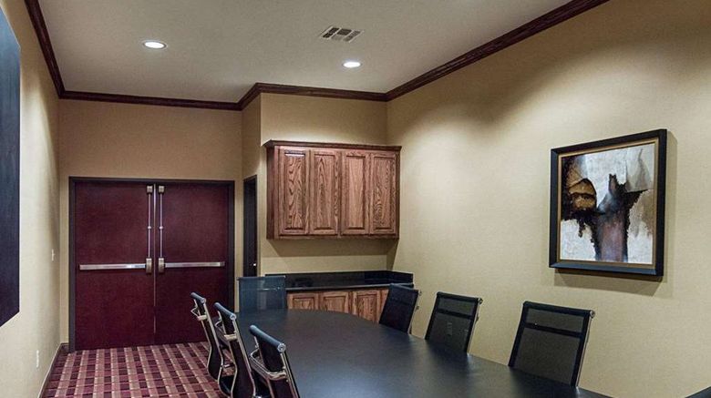 <b>Comfort Inn & Suites Meeting</b>. Images powered by <a href="https://iceportal.shijigroup.com/" title="IcePortal" target="_blank">IcePortal</a>.