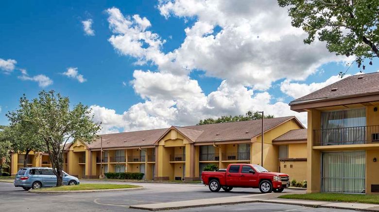 <b>Quality Inn & Suites Reliant Park Exterior</b>. Images powered by <a href="https://iceportal.shijigroup.com/" title="IcePortal" target="_blank">IcePortal</a>.
