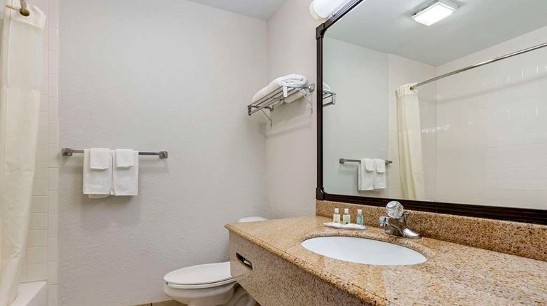 <b>Quality Inn & Suites Reliant Park Room</b>. Images powered by <a href="https://iceportal.shijigroup.com/" title="IcePortal" target="_blank">IcePortal</a>.
