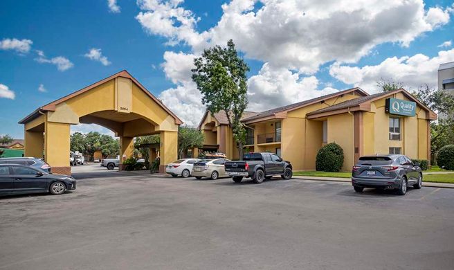 Quality Inn & Suites Reliant Park Exterior