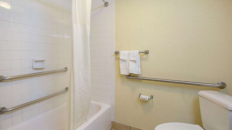 Quality Inn & Suites Reliant Park Room