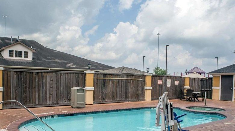 <b>Sleep Inn & Suites Hotel Pool</b>. Images powered by <a href="https://iceportal.shijigroup.com/" title="IcePortal" target="_blank">IcePortal</a>.