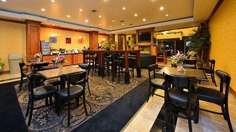 <b>Comfort Suites Bay City East Restaurant</b>. Images powered by <a href="https://iceportal.shijigroup.com/" title="IcePortal" target="_blank">IcePortal</a>.