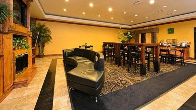 <b>Comfort Suites Bay City East Restaurant</b>. Images powered by <a href="https://iceportal.shijigroup.com/" title="IcePortal" target="_blank">IcePortal</a>.