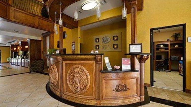 Comfort Suites Bay City East Lobby