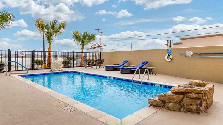 Comfort Inn and Suites Lakeside Pool