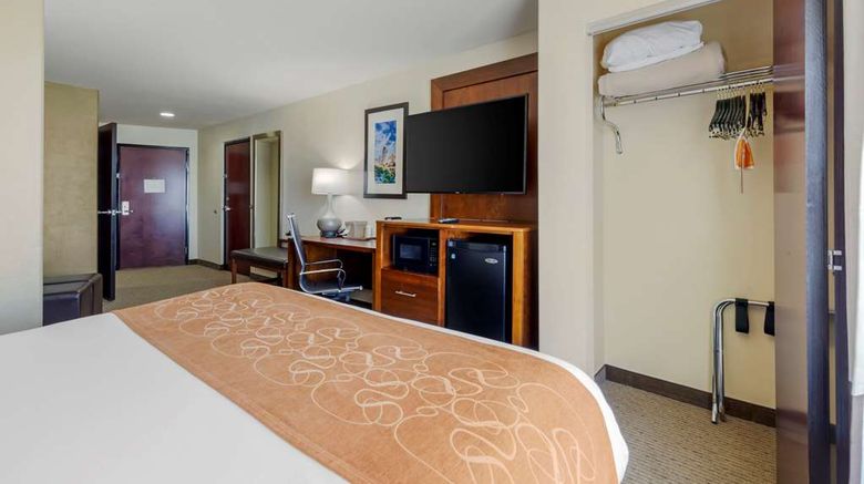 <b>Comfort Suites Room</b>. Images powered by <a href="https://iceportal.shijigroup.com/" title="IcePortal" target="_blank">IcePortal</a>.
