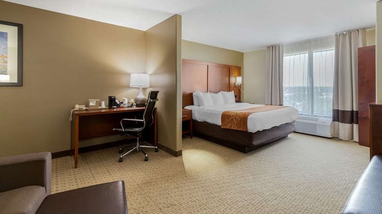 <b>Comfort Suites Room</b>. Images powered by <a href="https://iceportal.shijigroup.com/" title="IcePortal" target="_blank">IcePortal</a>.