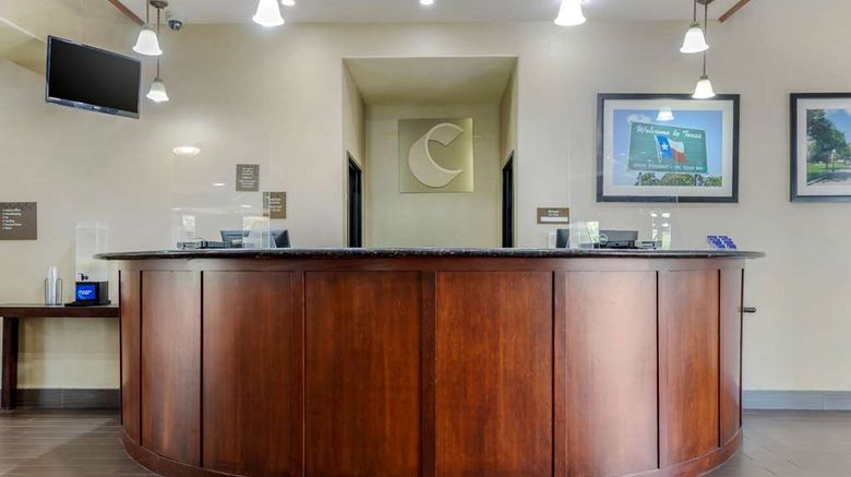 <b>Comfort Suites Lobby</b>. Images powered by <a href="https://iceportal.shijigroup.com/" title="IcePortal" target="_blank">IcePortal</a>.
