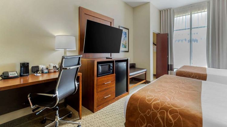 Comfort Suites Room