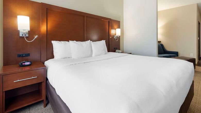 <b>Comfort Suites Suite</b>. Images powered by <a href="https://iceportal.shijigroup.com/" title="IcePortal" target="_blank">IcePortal</a>.