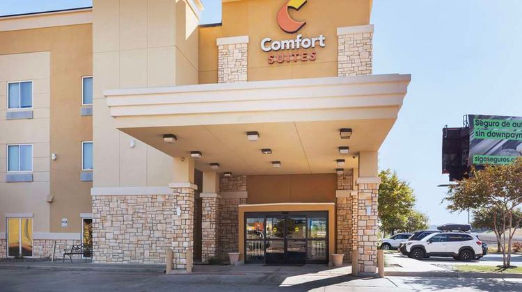 Comfort Suites Exterior