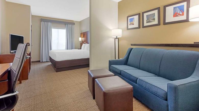 <b>Comfort Suites Suite</b>. Images powered by <a href="https://iceportal.shijigroup.com/" title="IcePortal" target="_blank">IcePortal</a>.