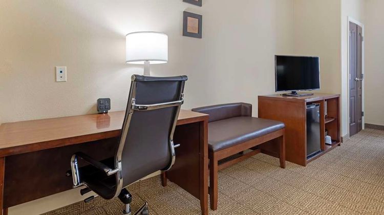 Comfort Suites Suite