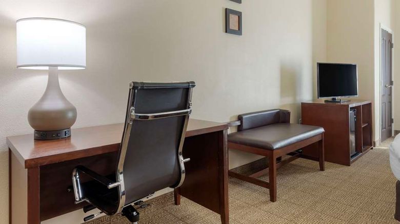 <b>Comfort Suites Suite</b>. Images powered by <a href="https://iceportal.shijigroup.com/" title="IcePortal" target="_blank">IcePortal</a>.
