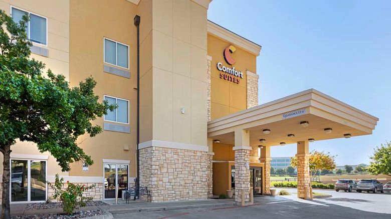 <b>Comfort Suites Exterior</b>. Images powered by <a href="https://iceportal.shijigroup.com/" title="IcePortal" target="_blank">IcePortal</a>.