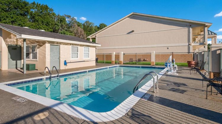 Quality Inn Lufkin Pool