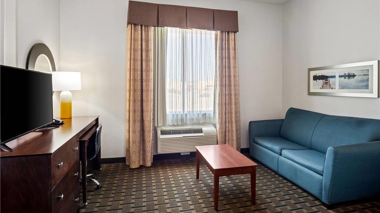 <b>Comfort Suites Suite</b>. Images powered by <a href="https://iceportal.shijigroup.com/" title="IcePortal" target="_blank">IcePortal</a>.