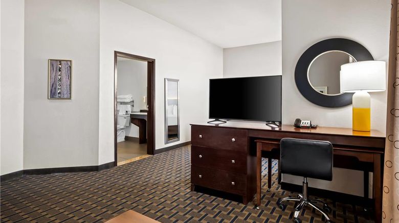 <b>Comfort Suites Suite</b>. Images powered by <a href="https://iceportal.shijigroup.com/" title="IcePortal" target="_blank">IcePortal</a>.