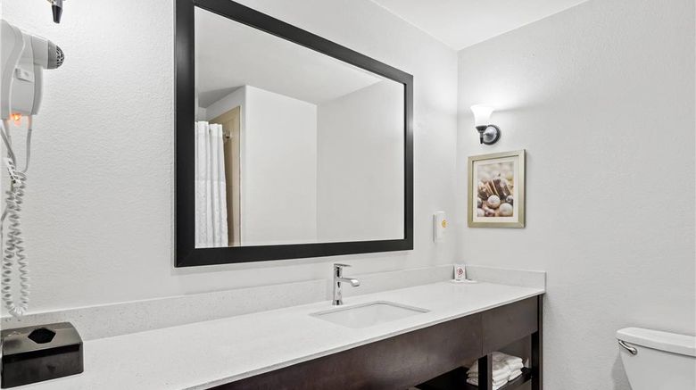 <b>Comfort Suites Room</b>. Images powered by <a href="https://iceportal.shijigroup.com/" title="IcePortal" target="_blank">IcePortal</a>.