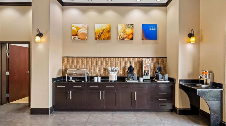 <b>Comfort Suites Restaurant</b>. Images powered by <a href="https://iceportal.shijigroup.com/" title="IcePortal" target="_blank">IcePortal</a>.