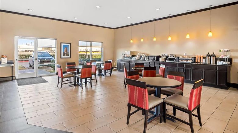 <b>Comfort Suites Restaurant</b>. Images powered by <a href="https://iceportal.shijigroup.com/" title="IcePortal" target="_blank">IcePortal</a>.