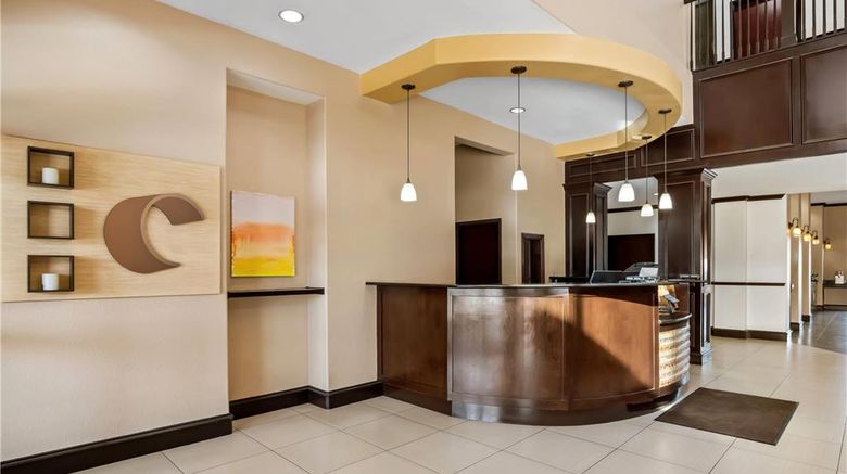 <b>Comfort Suites Lobby</b>. Images powered by <a href="https://iceportal.shijigroup.com/" title="IcePortal" target="_blank">IcePortal</a>.