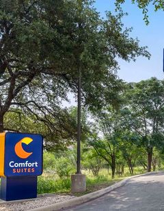 Comfort Suites NW Near Six Flags