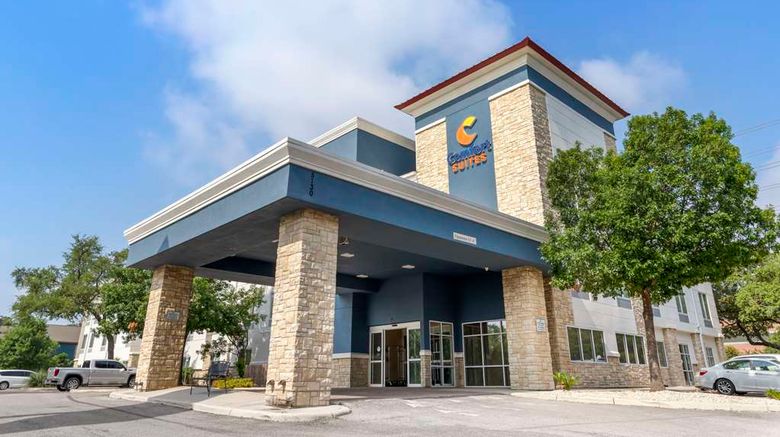 <b>Comfort Suites NW Near Six Flags Exterior</b>. Images powered by <a href="https://iceportal.shijigroup.com/" title="IcePortal" target="_blank">IcePortal</a>.
