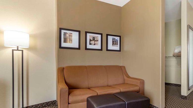 <b>Comfort Suites NW Near Six Flags Room</b>. Images powered by <a href="https://iceportal.shijigroup.com/" title="IcePortal" target="_blank">IcePortal</a>.