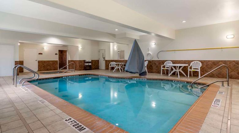 <b>Comfort Suites NW Near Six Flags Pool</b>. Images powered by <a href="https://iceportal.shijigroup.com/" title="IcePortal" target="_blank">IcePortal</a>.